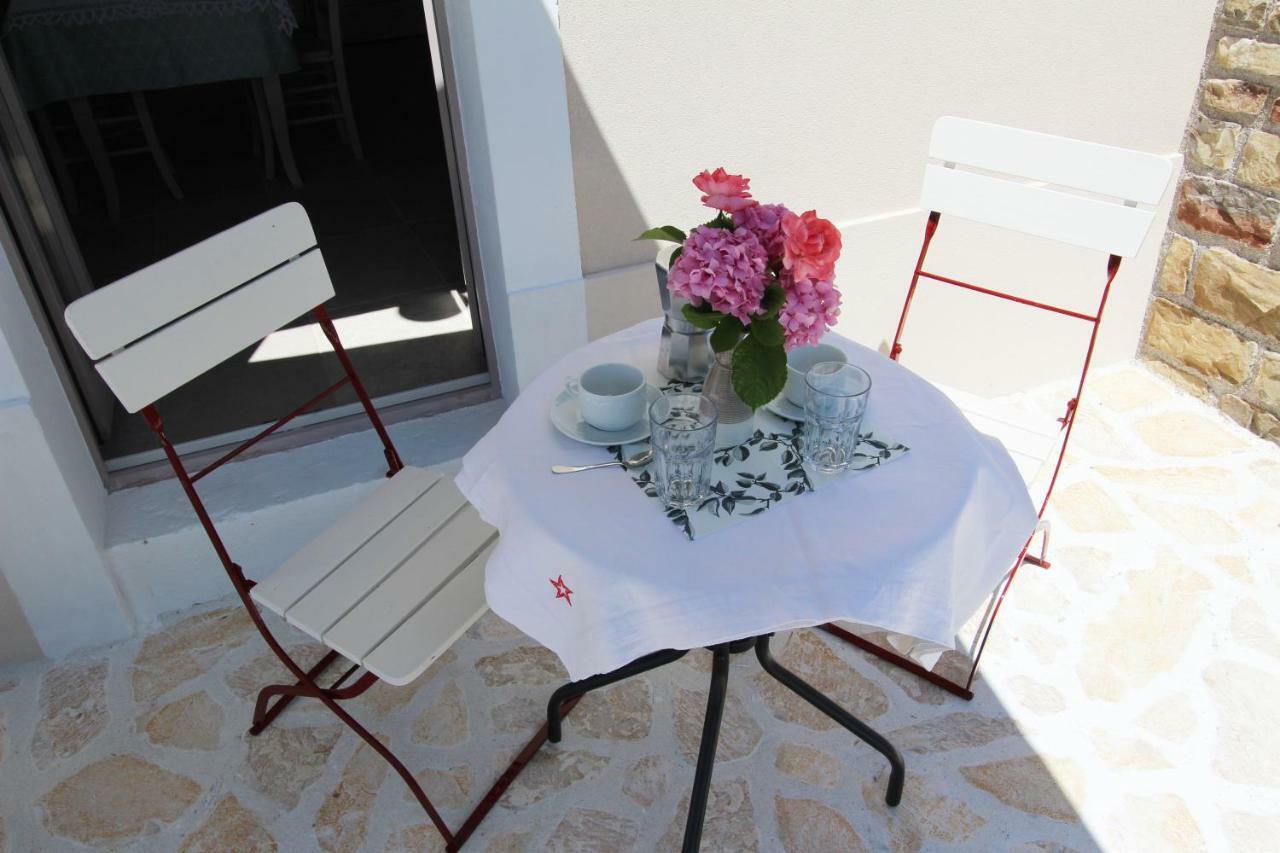 Flora Apartment *