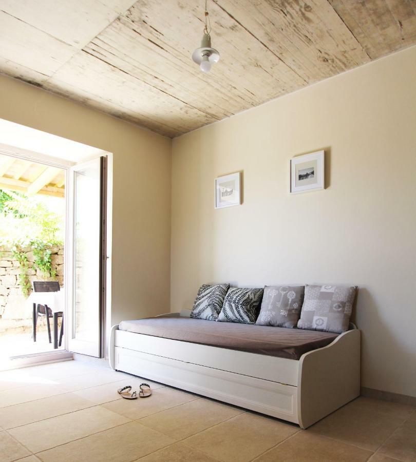 Apartma Flora *